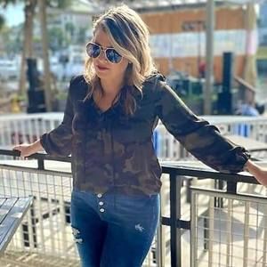 Meet your Posher, Adrienne